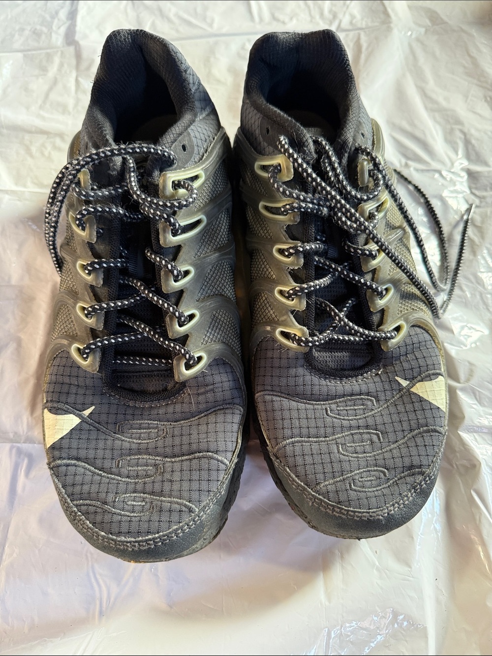 Nike Men's Black and Gray Athletic Sneakers